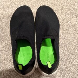 OOFOS Women’s recovery Slip-On Sneakers in Black